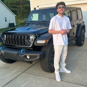 Meet your Posher, Dom